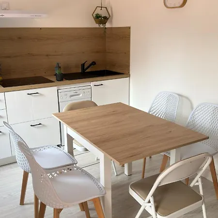 Maisonnette Au Soleil De 4 A 6 Prs *
